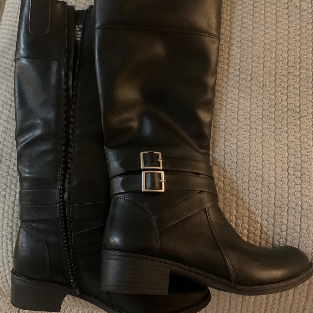 Size 8 Arizona knee high black boots